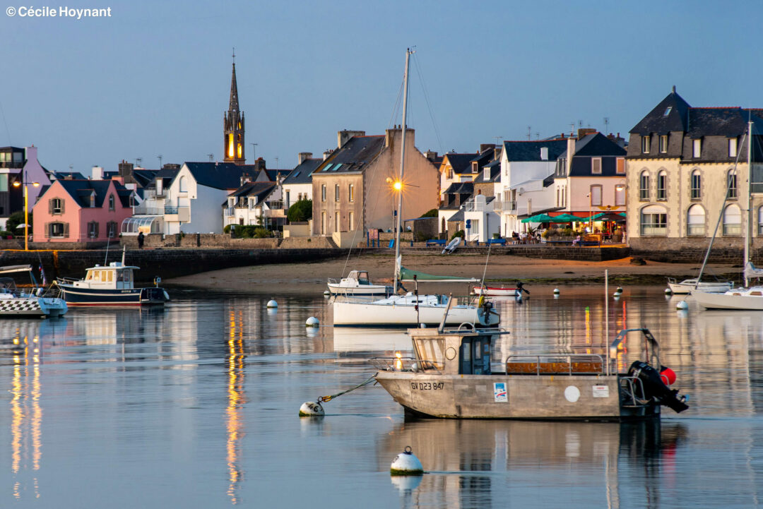 Île Tudy, bateaux au mouillage, photo de nuit, clocher, littoral, tourisme, Finistère, Bretagne