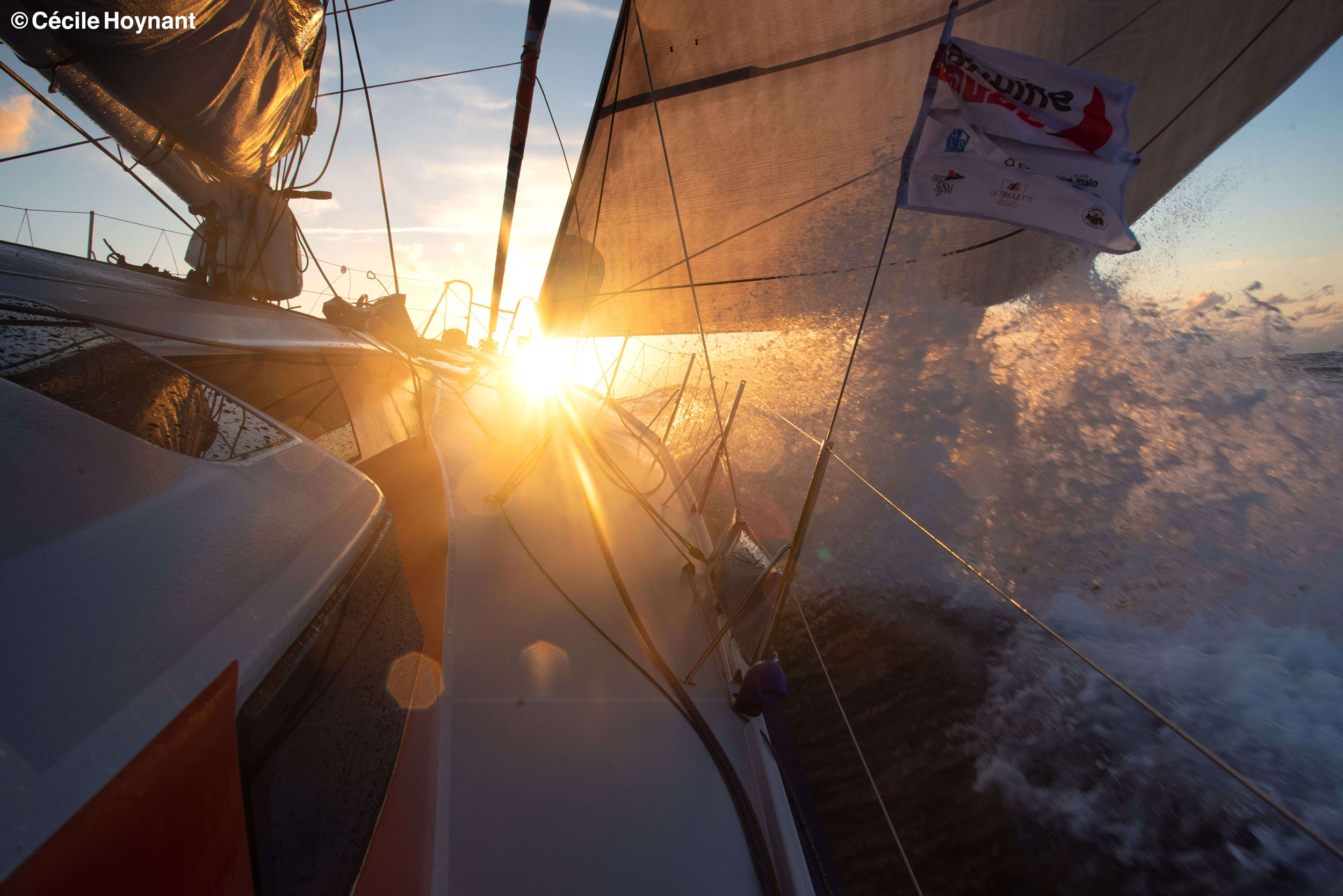 course au large, navigateur en solitaire, Stan Thuret, skipper, Route du Rhum, transatlantique, Class 40, étrave, vague, coucher de soleil