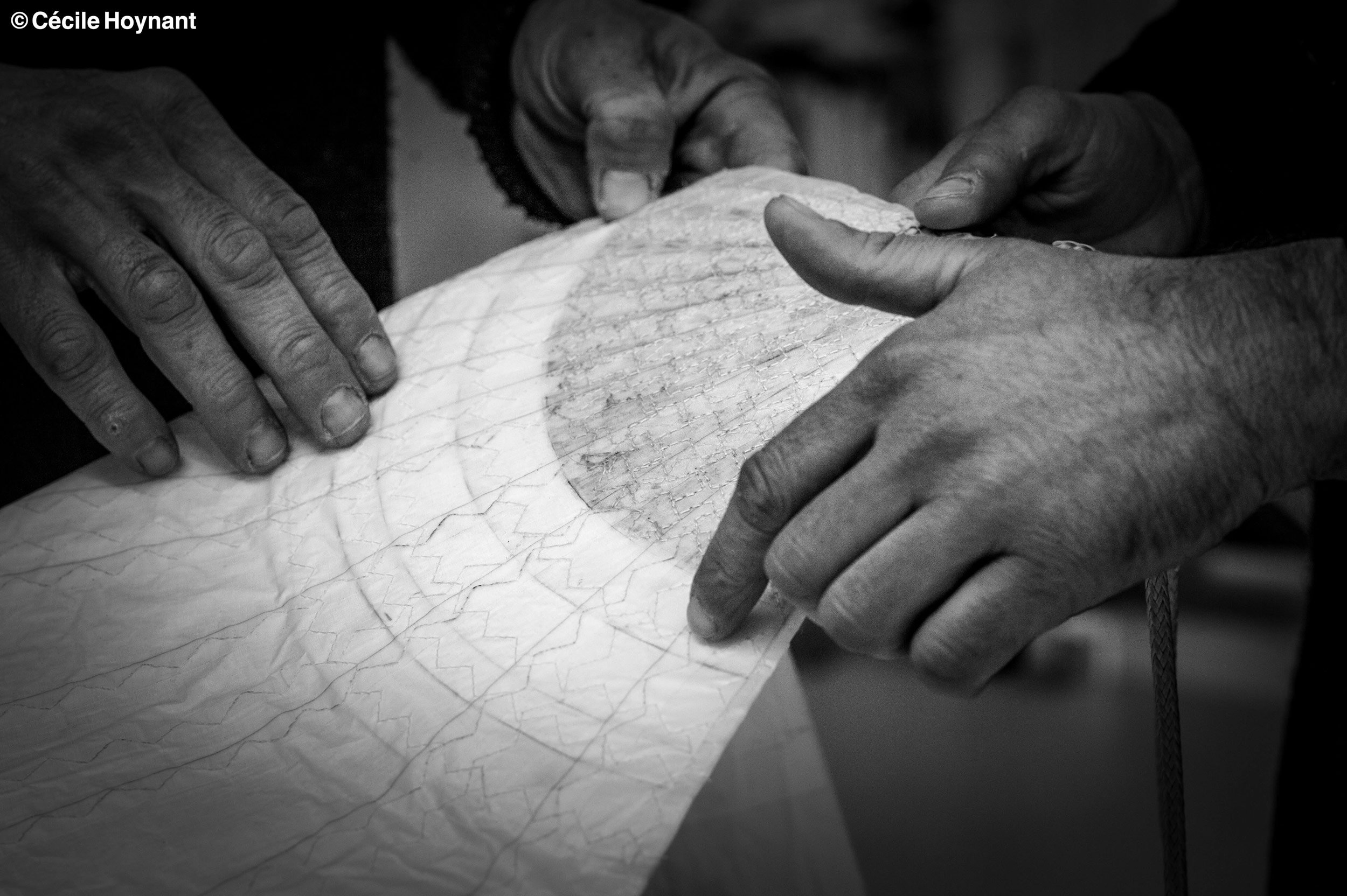 Bretagne, Finistère, Concarneau, voilerie, Cornouaille Gréement, Stéphane Hébert, voilier, Yann, voile, fabrication, artisanat, nautisme, métier, savoir-faire