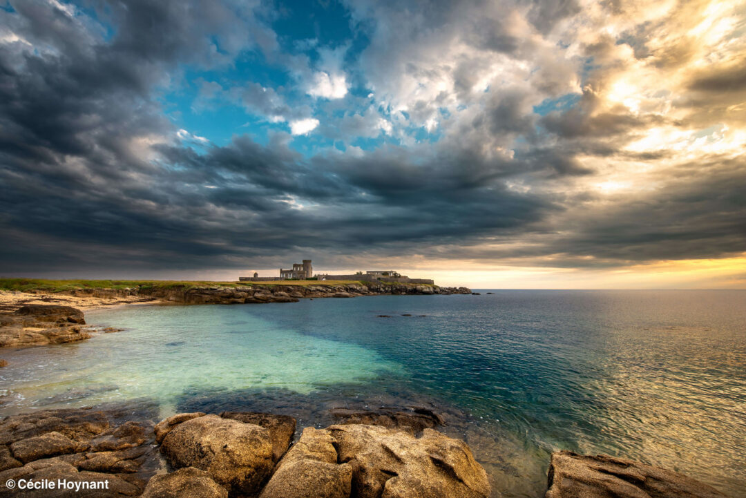 Bretagne, Finistère, Trégunc, Pointe de Trévignon, château de Trévignon, coucher de soleil, plage, eau translucide, eau turquoise, littoral breton, plus belles plages