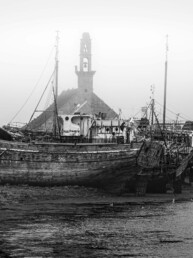 Photographie en noir et blanc du port de Camaret sur Mer en Bretagne. Tirage d'art ressemblant aux anciennes photos en noir et blanc, tirage numéroté en série limité imprimé sur papier Fine Art.