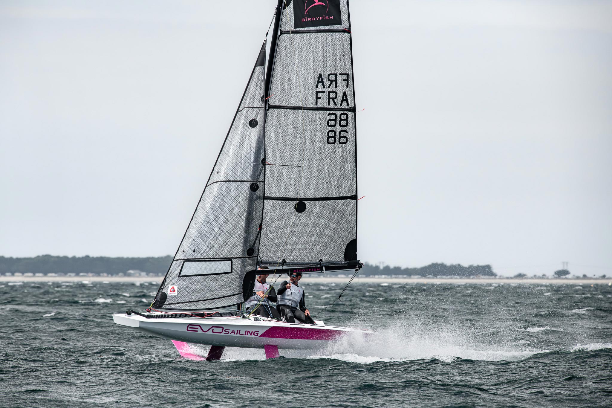 Banque d'images d'un dériveur à foils pour Voile Magazine.