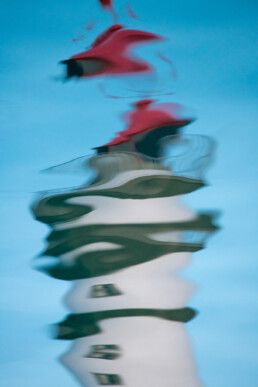 Tirage d'art faisant partir d'un triptyque. Reflet d'un phare dans l'eau, impression sur papier Fine Art.