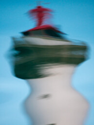 Tirage d'art faisant partir d'un triptyque. Reflet d'un phare dans l'eau, impression sur papier Fine Art.